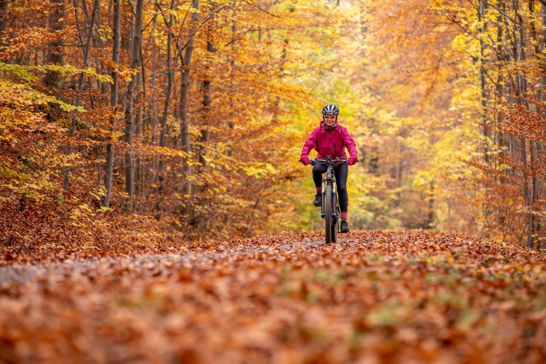 Radfahren und E-Biken im Herbst 