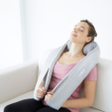 Synca QuZy shoulder and neck massager